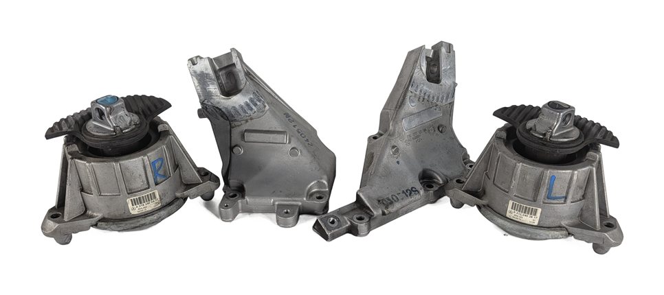 Thumbnail 2: 2013 MERCEDES CLS550 (W218) 4.6L (278.922) ENGINE MOTOR MOUNT SET/2 w/BRACKETS