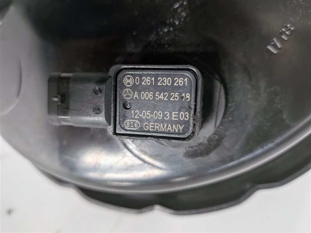 Thumbnail 9: 10-13 MERCEDES E250 E350 E550 E63 CLS550 W212 W218 BRAKE BOOSTER MASTER CYLINDER