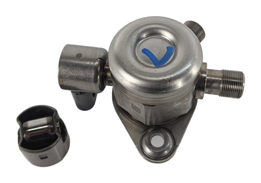 Thumbnail 2: 11-20 MERCEDES E S SL GL (W205 W166 W212 X166 X253) V8 LEFT MECHANICAL FUEL PUMP