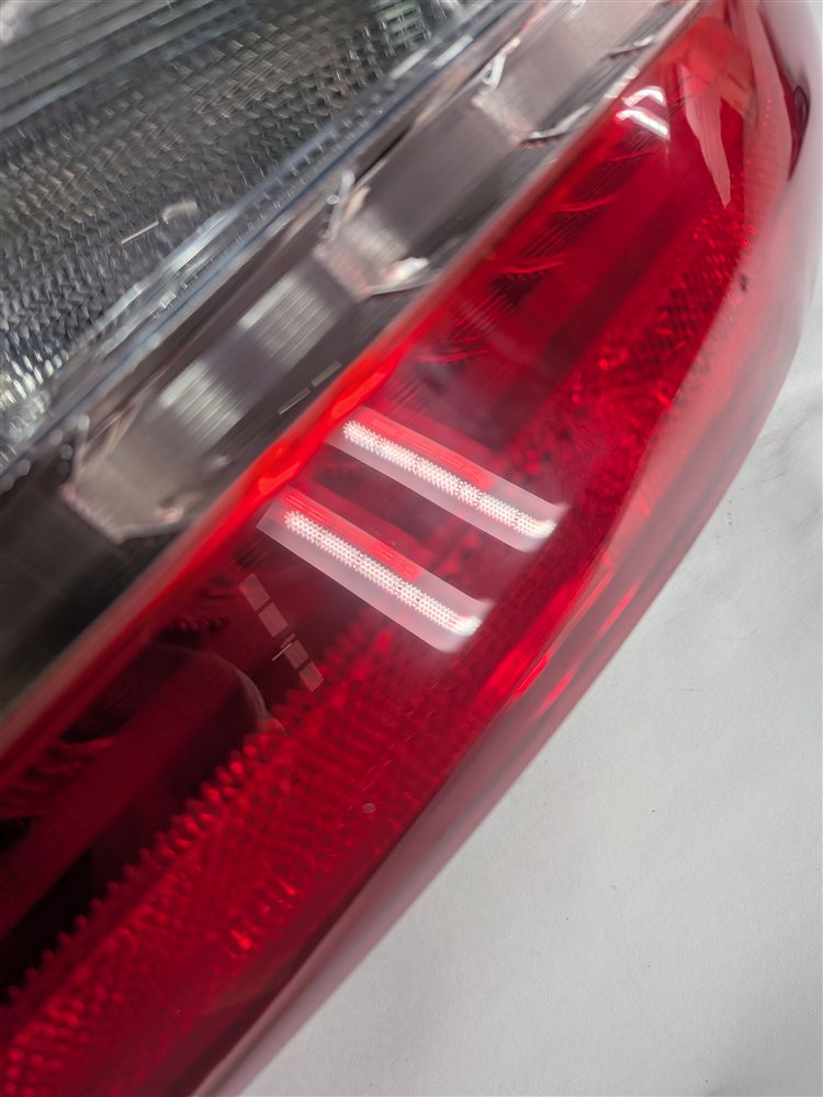 Thumbnail 9: 12-14 MERCEDES CLS350 CLS550 CLS63 AMG W218 RIGHT OUTER QUARTER PANEL TAIL LIGHT
