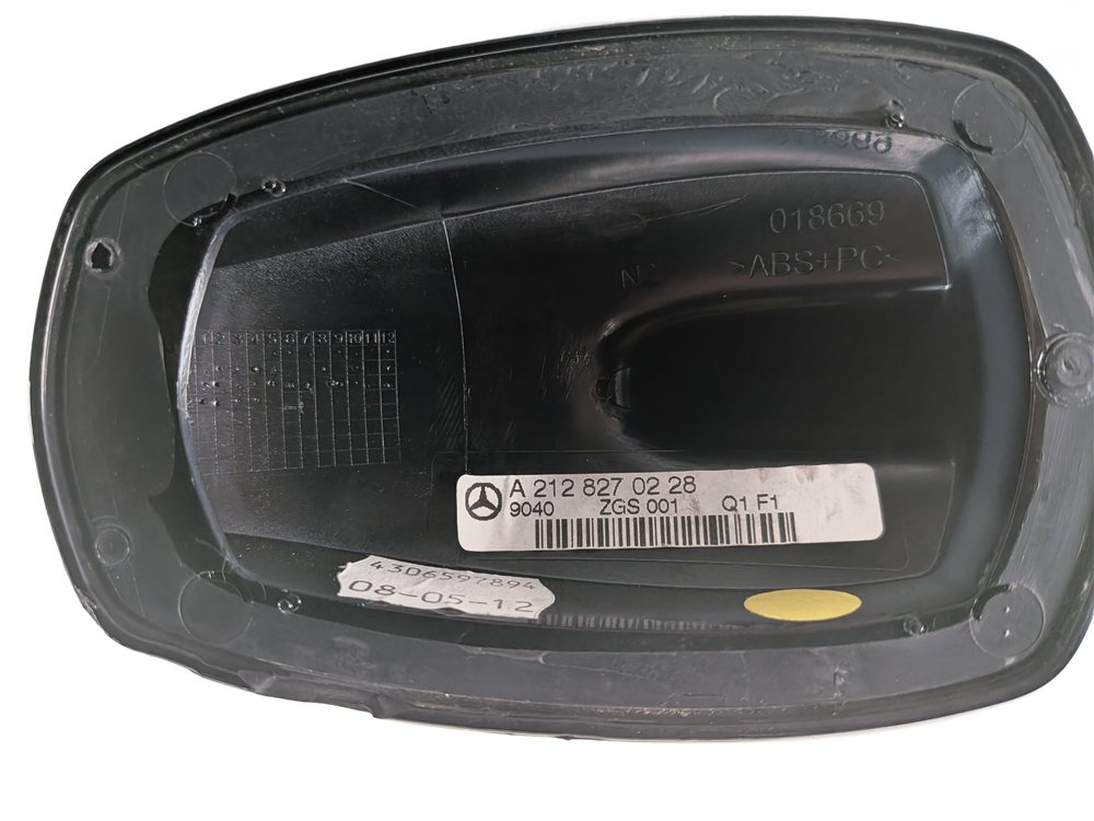 Thumbnail 4: 2013 MERCEDES CLS550 (W218) ROOF RADIO STEREO SHARK FIN ANTENNA COVER (Black)