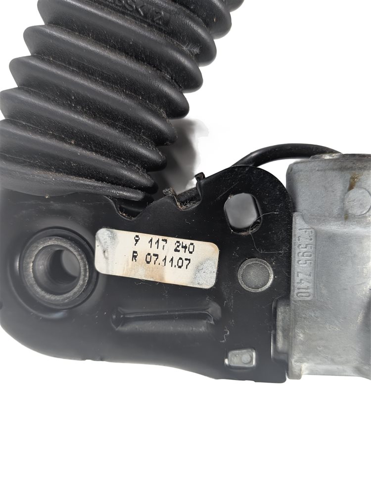 Thumbnail 8: 04-10 BMW M5 545i 525i 550i 530i (E60) RIGHT FRONT PASSENGER SEATBELT RECEIVER