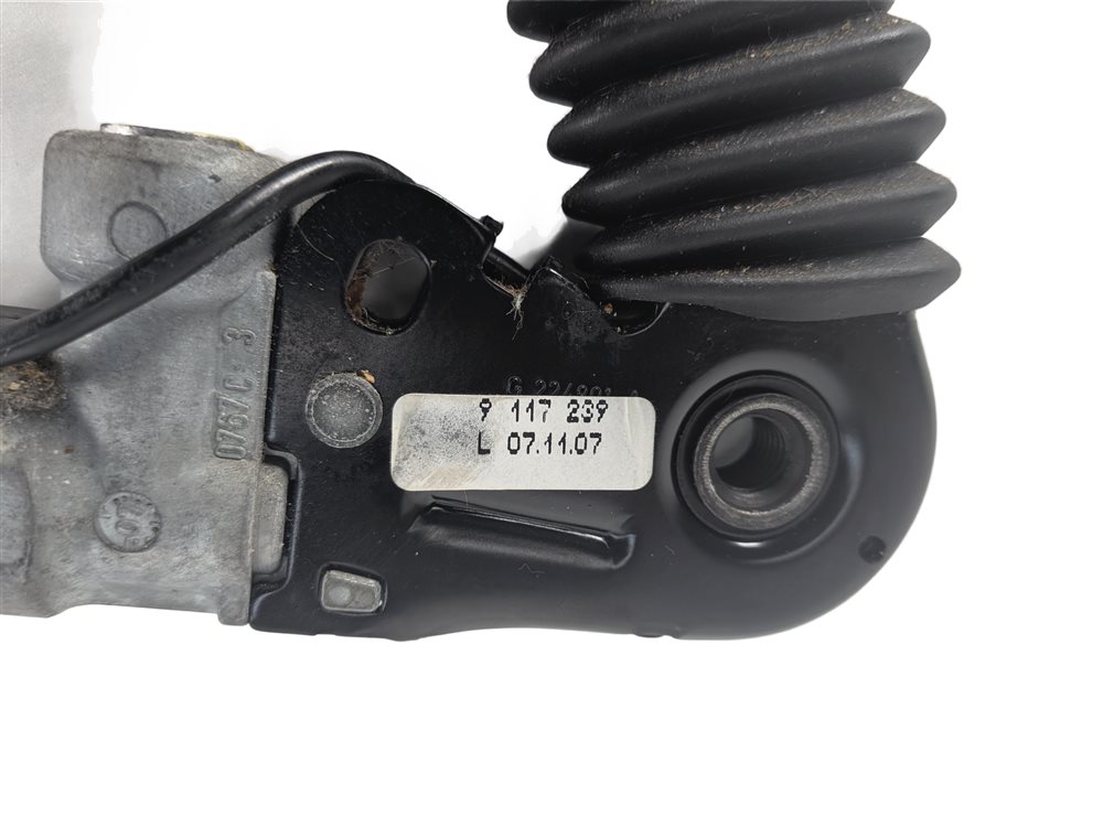Thumbnail 8: 2004-2010 BMW M5 545i 525i 550i 530i (E60) LEFT FRONT DRIVER SEATBELT RECEIVER