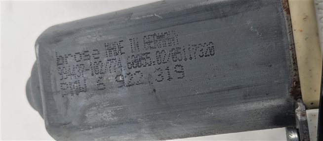 Thumbnail 8: 04-10 BMW 525i 528i 530i 535i 545i M5 (E60) LEFT REAR WINDOW REGULATOR w/ MOTOR