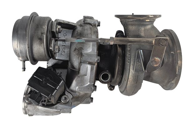 Thumbnail 2: 08-14 BMW 550i 750i X5 X6 (E70 E71 F01 F10) 4.4L N63 ENGINE RIGHT TURBOCHARGER