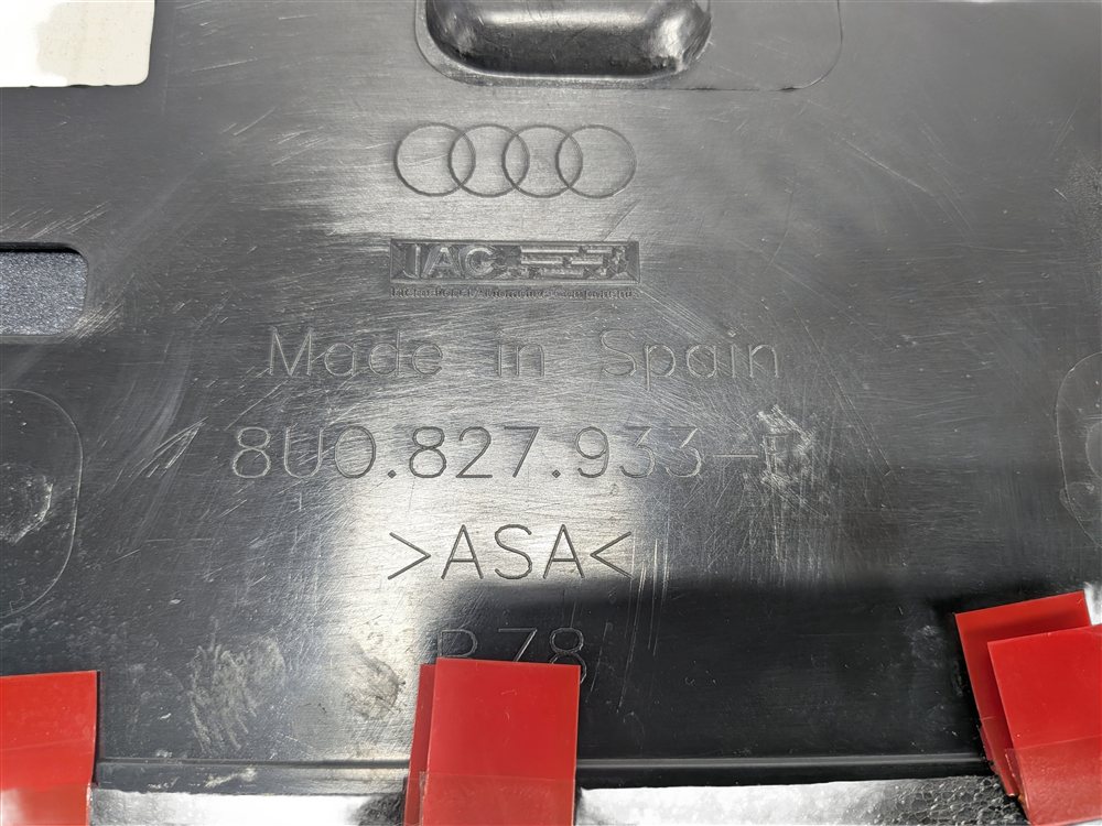 Thumbnail 4: 2015-2018 AUDI Q3 (8U) REAR SPOILER WING w/ THIRD 3rd BRAKE LIGHT (White)