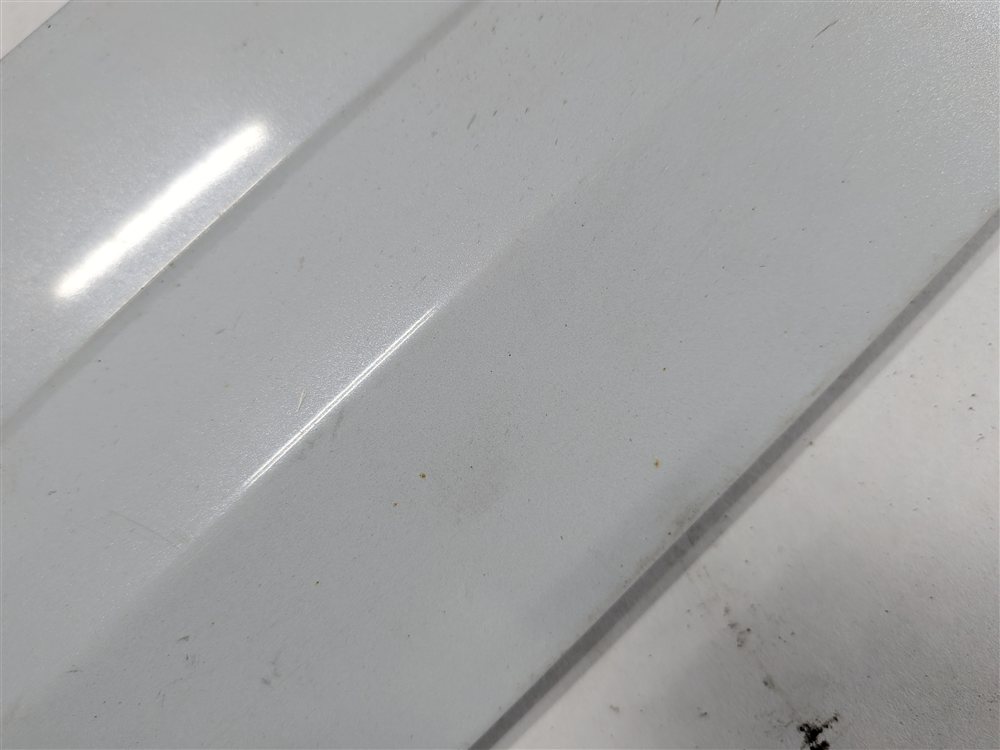 Thumbnail 3: 16-18 AUDI Q3 (8U) FRONT LEFT DRIVER LOWER DOOR RUNNER TRIM MOULDING (White)