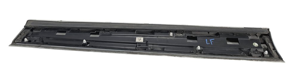 Thumbnail 5: 16-18 AUDI Q3 (8U) FRONT LEFT DRIVER LOWER DOOR RUNNER TRIM MOULDING (White)
