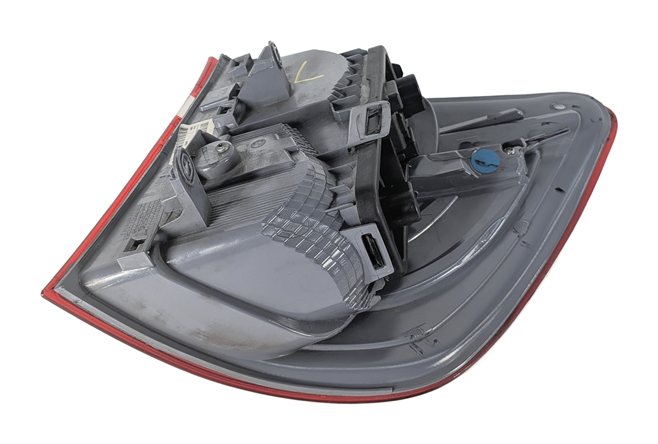 Thumbnail 4: 11-17 BMW X3 (F25) LEFT DRIVER REAR OUTER TAILLIGHT BRAKE LIGHT LAMP (OPT. 522)