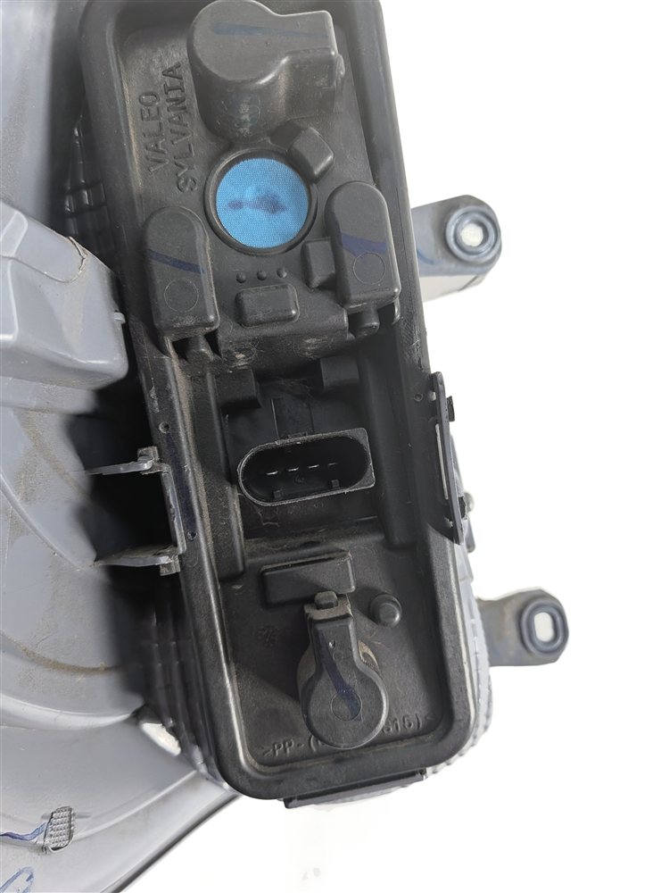 Thumbnail 8: 11-17 BMW X3 (F25) RIGHT PASSENGER OUTER INCANDESCENT TAILLIGHT LAMP (OPT 522)
