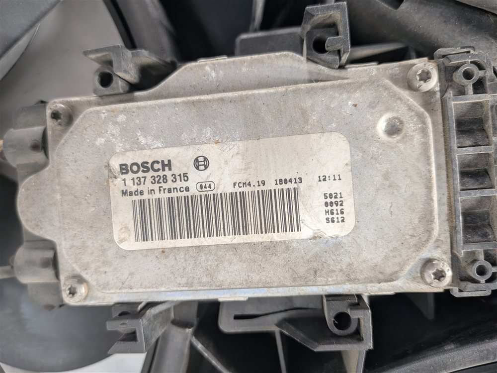 Thumbnail 6: 2009-2012 AUDI A5 S4 S5 (B8 8K 8T 8R) RADIATIOR COOLING FAN ASSEMBLY & SHROUD