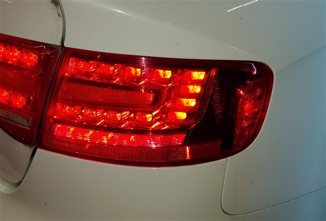 Thumbnail 2: 10-12 AUDI A4 S4 B8 8K REAR RIGHT PASSENGER OUTER TAILLIGHT BRAKE LIGHT LAMP LED