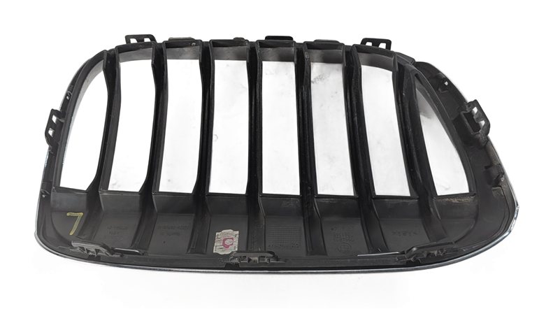 Thumbnail 7: 2016-2019 BMW X1 (F48) FRONT LEFT & RIGHT HOOD KIDNEY VENT GRILLE TRIM SET-2