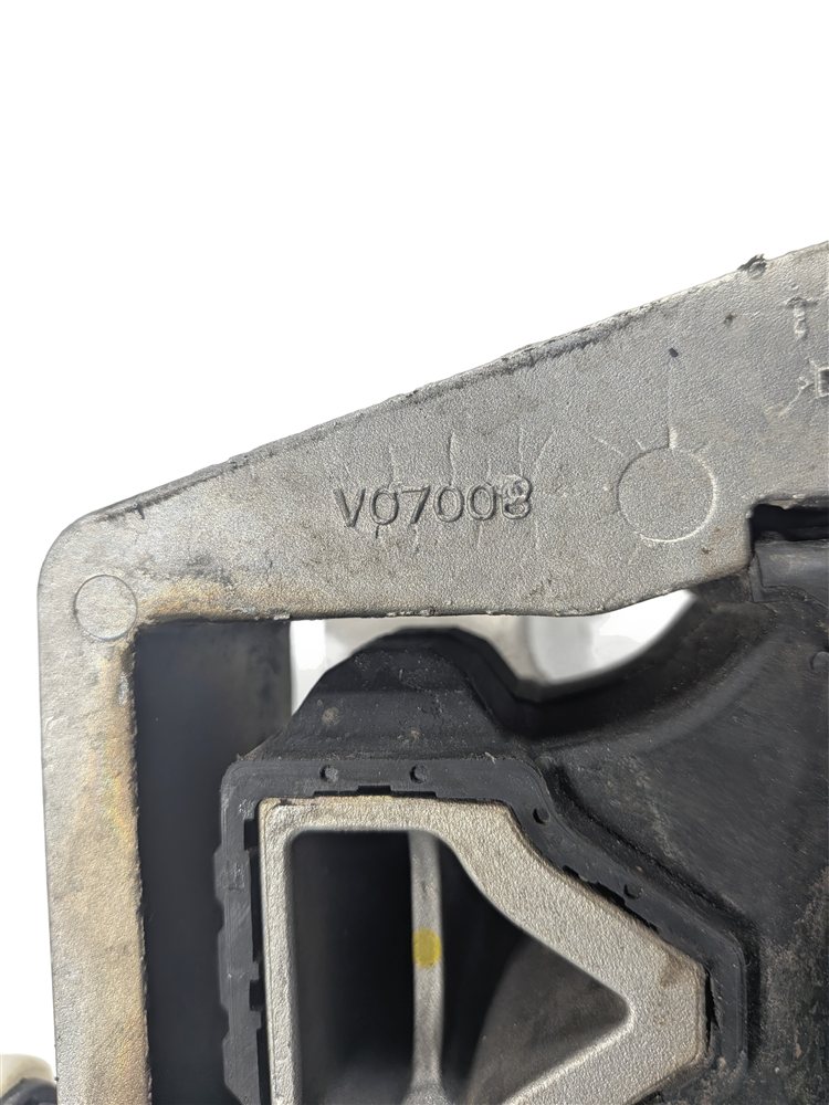 Thumbnail 8: 2016 BMW X1 (F48) 2.0L (B46) RIGHT PASSENGER ENGINE MOTOR SUPPORT MOUNT BRACKET