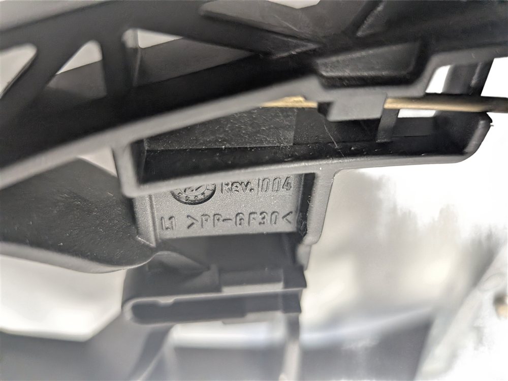Thumbnail 9: 2016-2021 BMW X1 (F48) FRONT LEFT DRIVER EXTERIOR DOOR HANDLE (White)