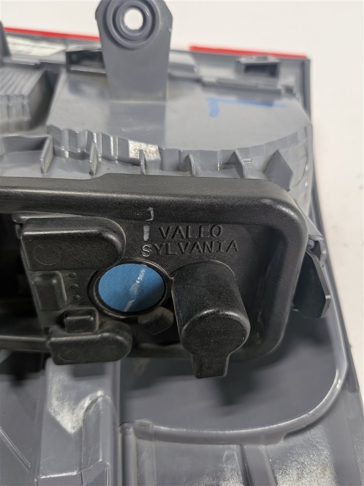 Thumbnail 7: 11-17 BMW X3 (F25) LEFT DRIVER REAR OUTER INCANDESCENT TAILLIGHT LAMP (OPT. 522)