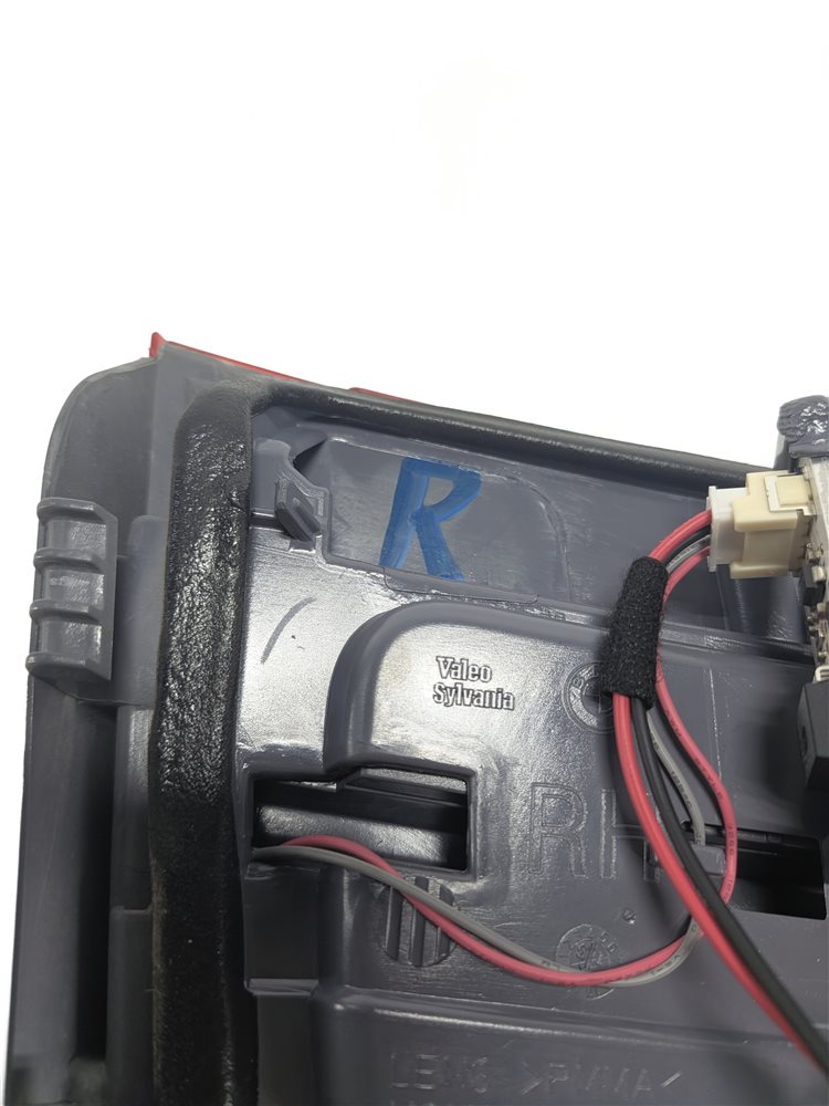 Thumbnail 5: 11-17 BMW X3 (F25) RIGHT PASSENGER REAR INNER INCANDESCENT TAILLIGHT (OPT. 522)
