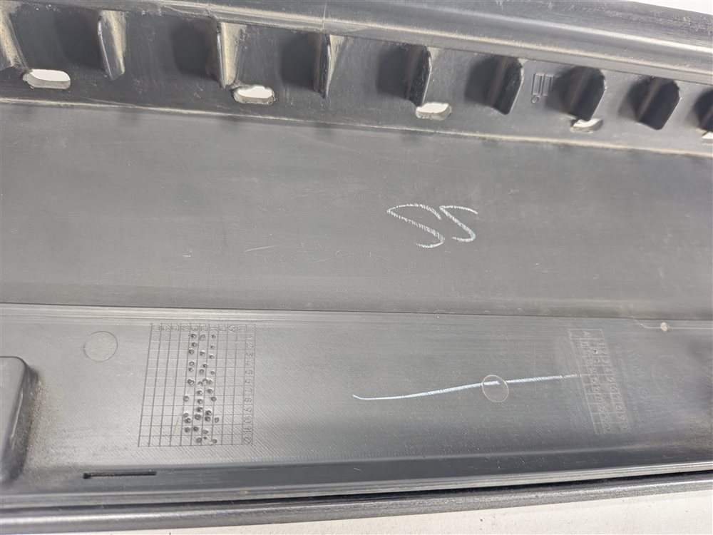 Thumbnail 6: 11-18 BMW X3 X4 F25 F26 FRONT LEFT LOWER DOOR MOULDING TRIM (w/ M PKG) (Grey)