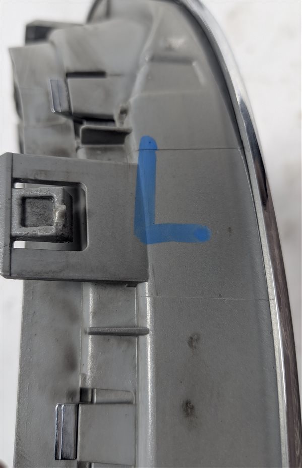 Thumbnail 5: 2013-2017 BMW X3 (F25) FRONT LEFT & RIGHT HOOD VENT TRIM GRILLE SET/2