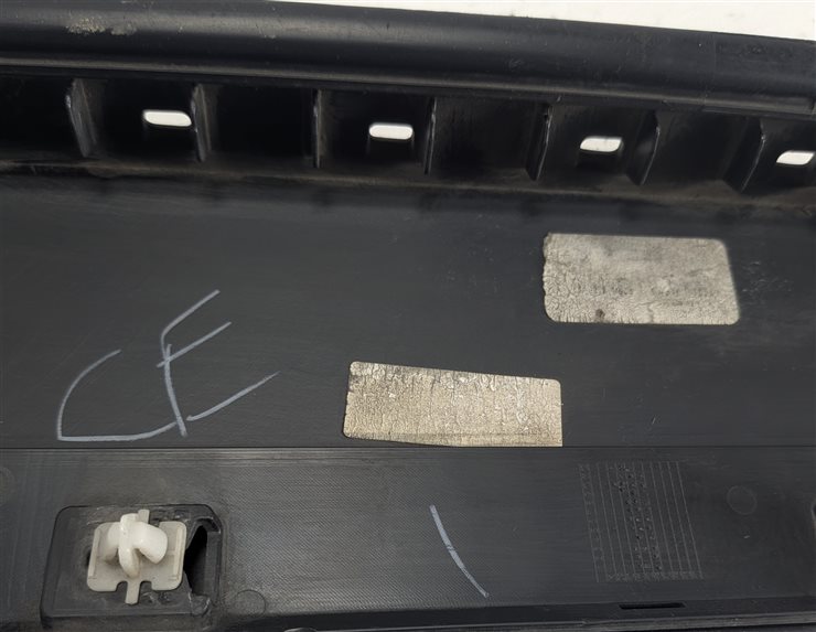 Thumbnail 7: 11-18 BMW X3 X4 (F25 F26) REAR RIGHT LOWER DOOR MOULDING TRIM (w/ M PKG) (Grey)