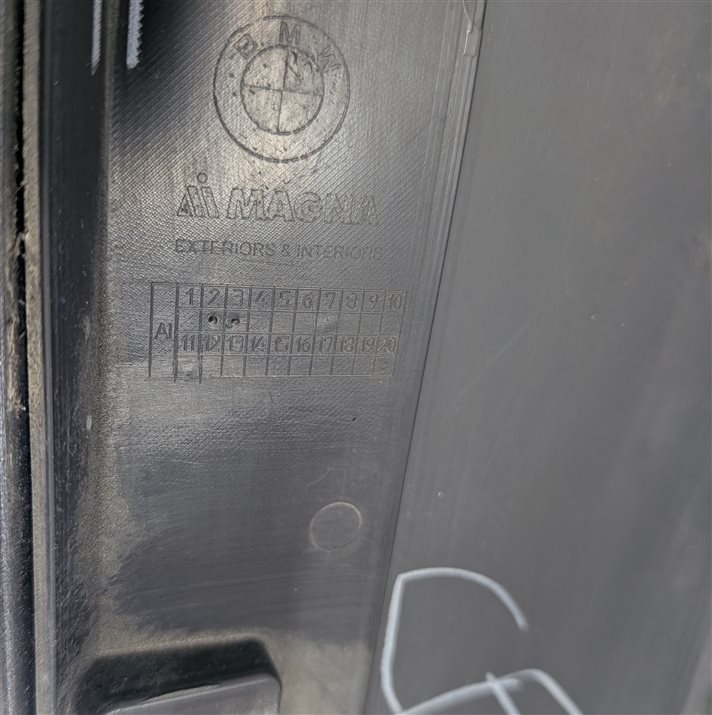 Thumbnail 8: 11-18 BMW X3 X4 (F25 F26) REAR RIGHT LOWER DOOR MOULDING TRIM (w/ M PKG) (Grey)