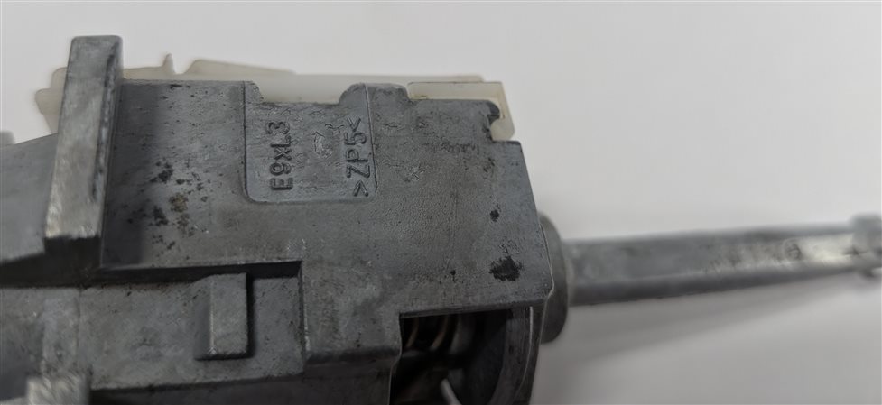 Thumbnail 6: 2014 BMW X3 (F25) FRONT DOOR LOCK CYLINDER BARREL TUMBLER w/KEY