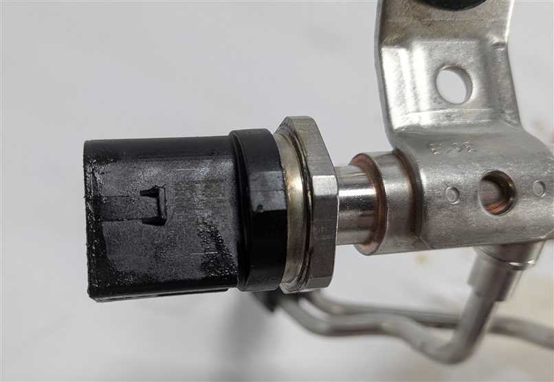 Thumbnail 5: 2014 BMW X3 F25 3.0L N55 ENGINE HIGH PRESSURE FUEL RAIL w/LINES PRESSURE SENSOR