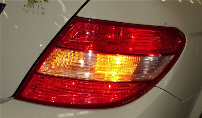 Thumbnail 2: 08-11 MERCEDES C250 C300 C350 (W204) RIGHT REAR TAILLIGHT BRAKE LIGHT LAMP