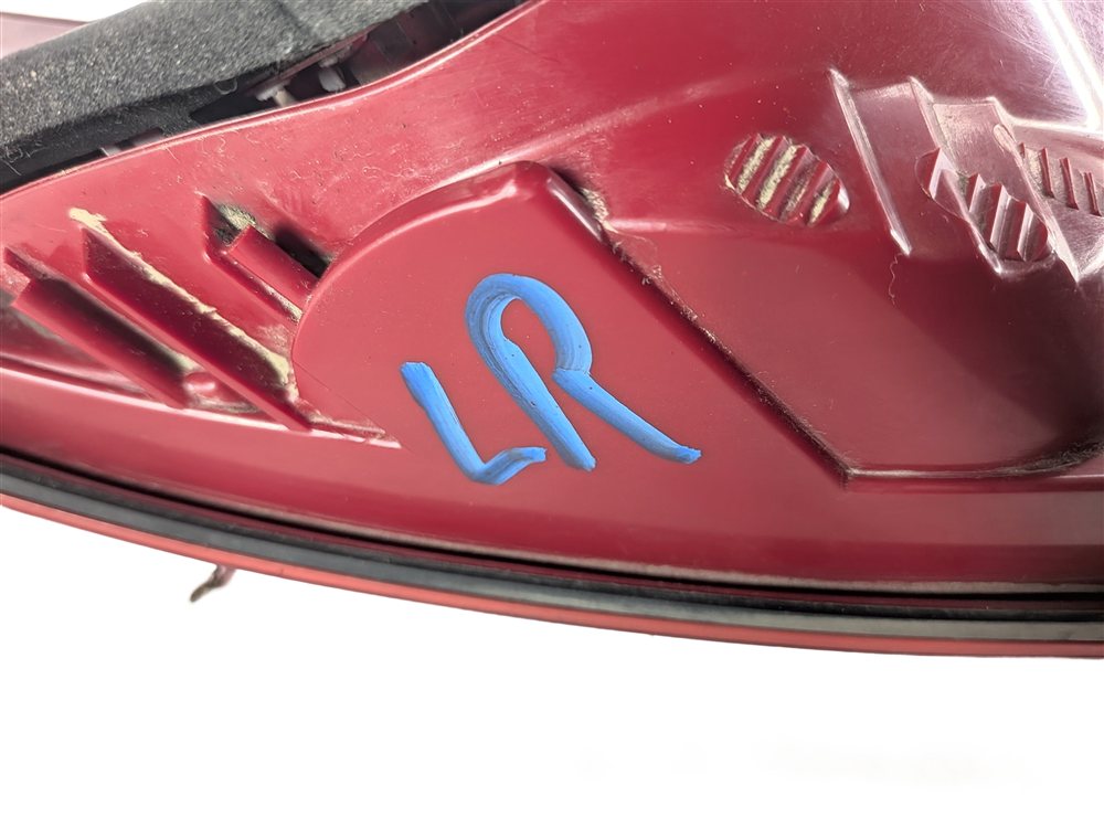 08-11 MERCEDES C250 C300 C350 (W204) LEFT QUARTER PANEL TAIL LIGHT INCANDESCENT