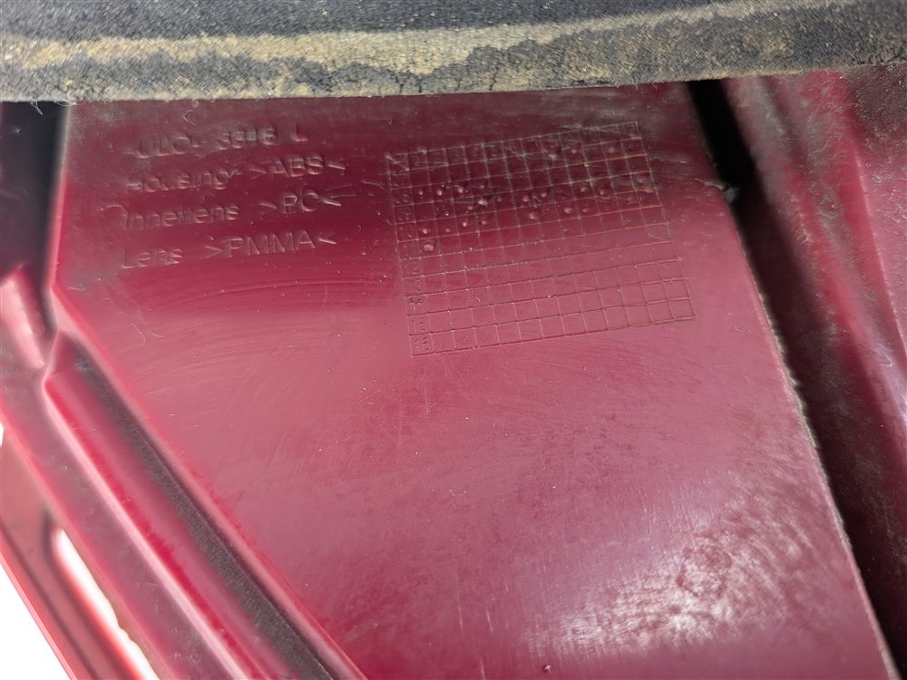 Thumbnail 3: 08-11 MERCEDES C250 C300 C350 (W204) LEFT QUARTER PANEL TAIL LIGHT INCANDESCENT