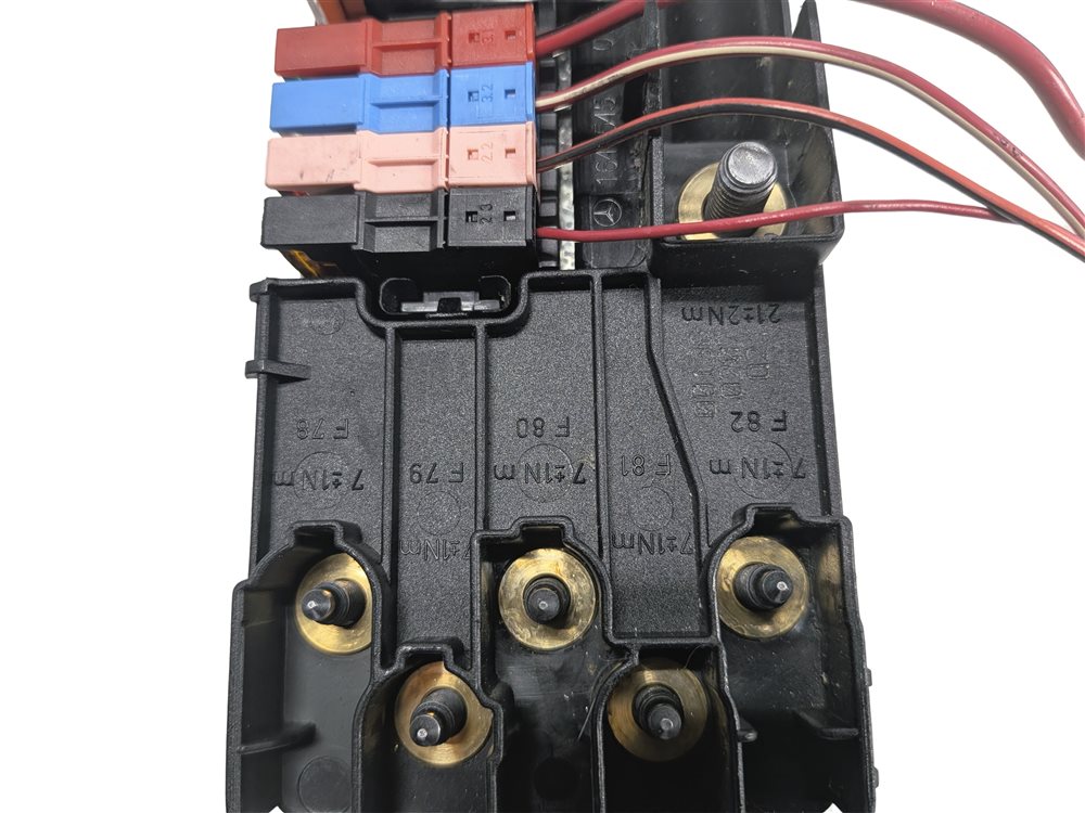 Thumbnail 6: 2010 MERCEDES GL450 (X164) 4.6L BATTERY PRE FUSE POWER DISTRIBUTION JUNCTION BOX
