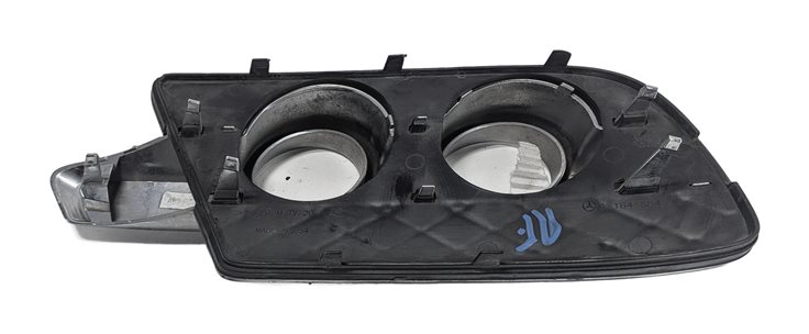 Thumbnail 6: 2010 MERCEDES GL450 X164 FRONT RIGHT LOWER BUMPER FOG LIGHT TRIM (White)