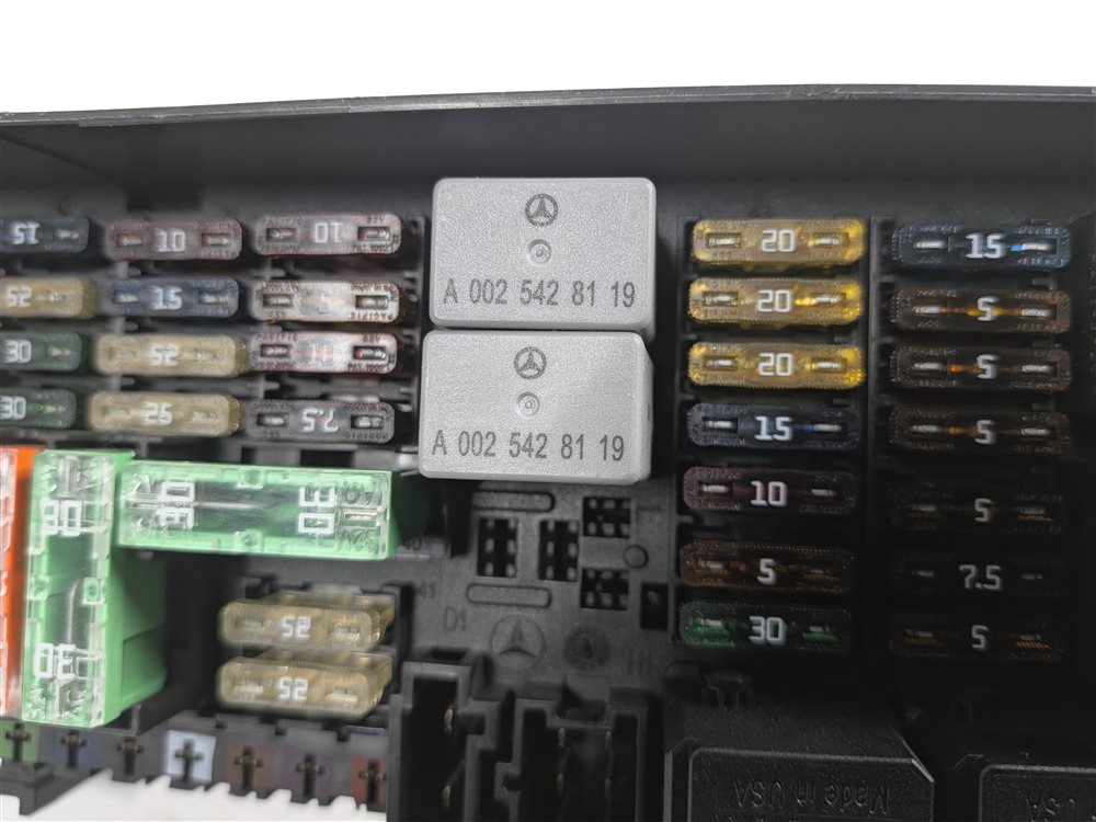 Thumbnail 12: 2010 MERCEDES GL450 (X164) 4.6L REAR SIGNAL ACQUISITION SAM FUSE RELAY BOX
