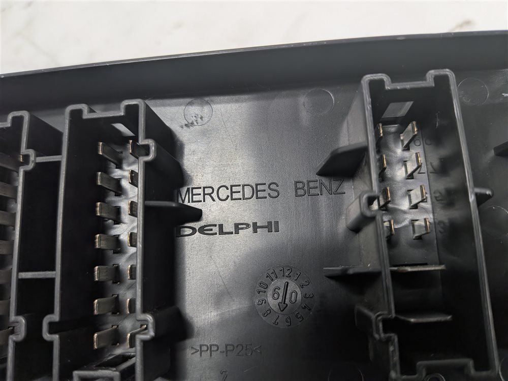Thumbnail 7: 2010 MERCEDES GL450 (X164) 4.6L REAR SIGNAL ACQUISITION SAM FUSE RELAY BOX