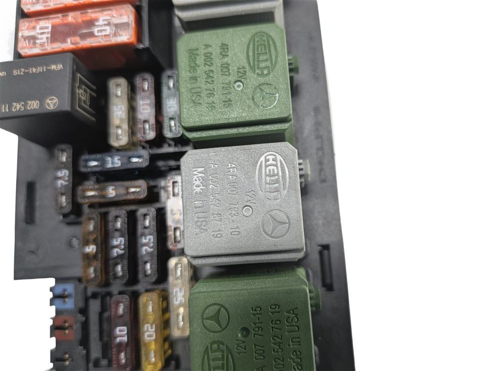 Thumbnail 8: 08-13 MERCEDES GL320 GL350 GL450 GL550 ML350 (W251 X164 W164) ENGINE FUSE BOX