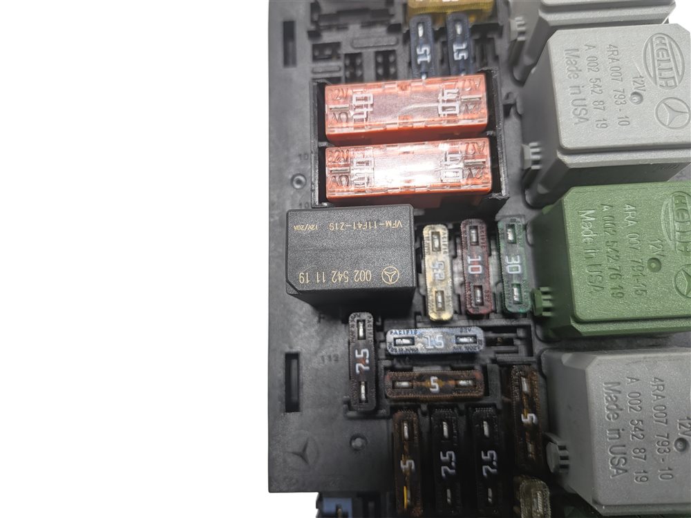 Thumbnail 9: 08-13 MERCEDES GL320 GL350 GL450 GL550 ML350 (W251 X164 W164) ENGINE FUSE BOX