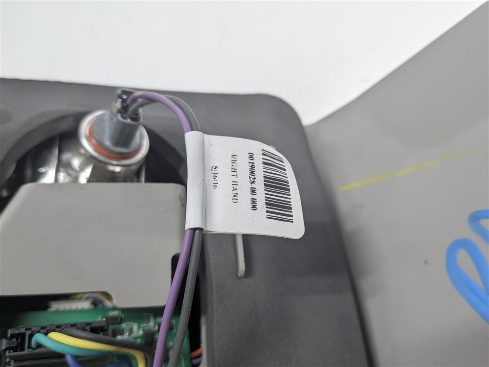 Thumbnail 14: 2010-2012 MB GL350 GL450 GL550 (X164) RIGHT PASSENGER TAILLIGHT BRAKE LIGHT LAMP
