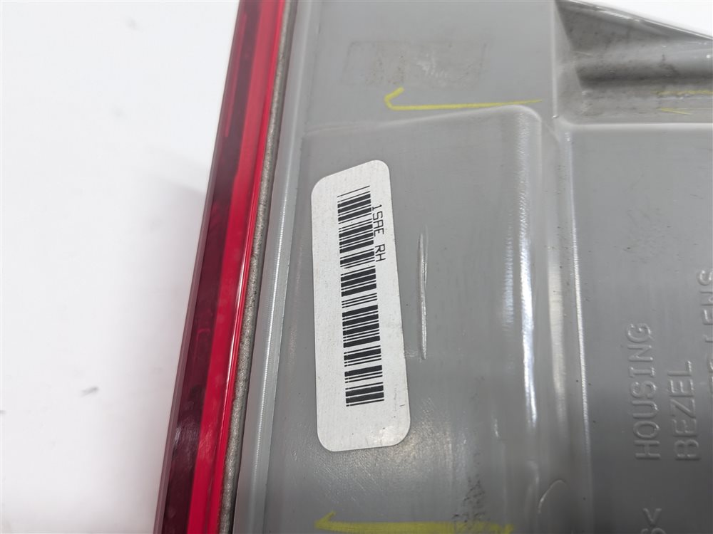 Thumbnail 9: 2010-2012 MB GL350 GL450 GL550 (X164) RIGHT PASSENGER TAILLIGHT BRAKE LIGHT LAMP