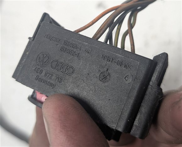 Thumbnail 6: 2011 AUDI A8 (D4 4H) REAR PARK ASSIST PDC SENSORS SET/4 w/WIRE HARNESS (Black)