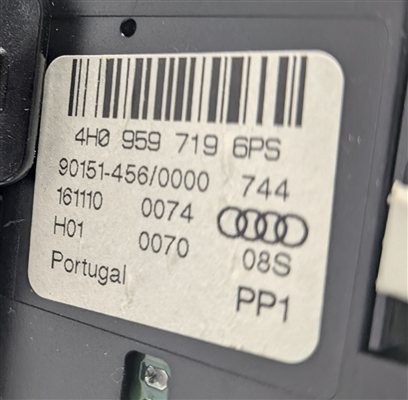 Thumbnail 5: 2011 AUDI A8 (D4 4H) FRONT INTERIOR OVERHEAD ROOF DOME COURTESY LIGHT (Black)