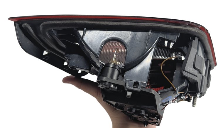 Thumbnail 8: 2014-2016 BMW 528i 535i 550i M5 (F10) RIGHT PASSENGER TRUNK TAILLIGHT LIGHT LAMP
