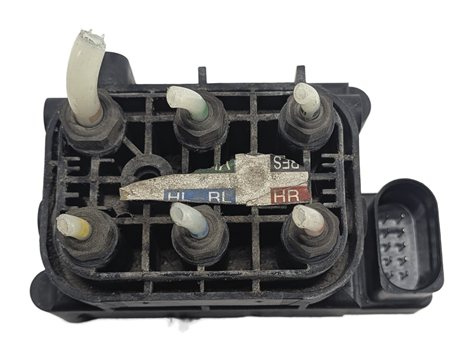 Thumbnail 3: 2012 MERCEDES GL450 (X164) AIR RIDE SUSPENSION VALVE BLOCK SOLENOID MANIFOLD