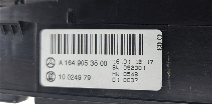 Thumbnail 5: 2012 MERCEDES GL450 (X164) CENTER DASH HAZARD ESP PARKTRONIC HEATED SEAT SWITCH
