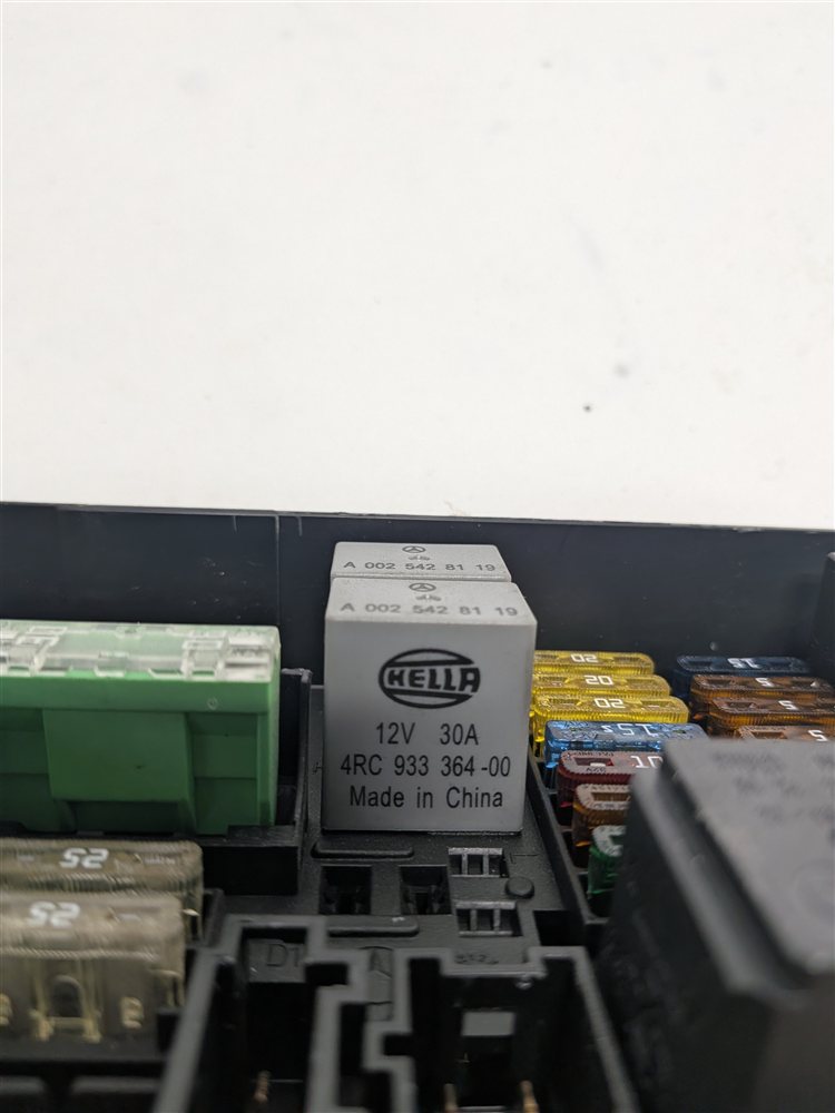 Thumbnail 6: 2012 MERCEDES GL450 (X164) 4.6L INTERIOR CABIN FUSE BOX RELAY CARRIER BLOCK