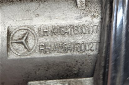 Thumbnail 6: 2012 MERCEDES GL450 (X164) FRONT LEFT DRIVER DOOR LOCK CYLINDER KEY COVER (Gray)