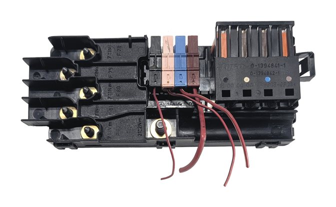 Thumbnail 3: 2012 MERCEDES GL450 (X164) 4.6L FUSE RELAY POWER JUNCTION BOX BLOCK CARRIER