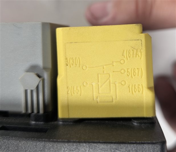 Thumbnail 7: 2012 MERCEDES GL350 GL450 GL550 (X164) ENGINE BAY FUSE RELAY PANEL BOX