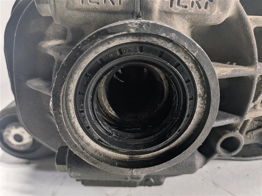 Thumbnail 4: 06-11 MERCEDES GL ML CLASS (W164 X164) FRONT DIFFERENTIAL GEAR CARRIER (3.70)