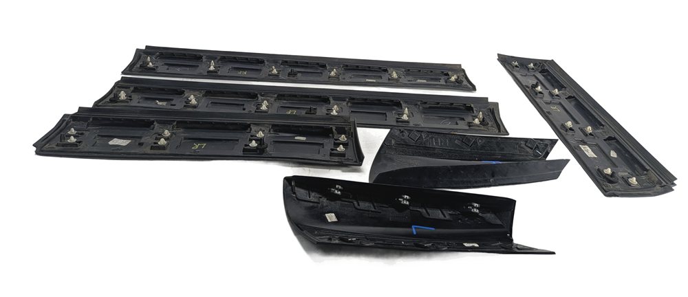 Thumbnail 3: 2018 LAND ROVER DISCOVERY SPORT (L550) EXTERIOR BODY SIDE MOLDING SET/6 (Black)