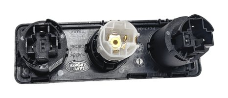 Thumbnail 5: 2018 LAND ROVER DISCOVERY SPORT L550 REAR CONSOLE DUAL USB PORT 12V POWER OUTLET